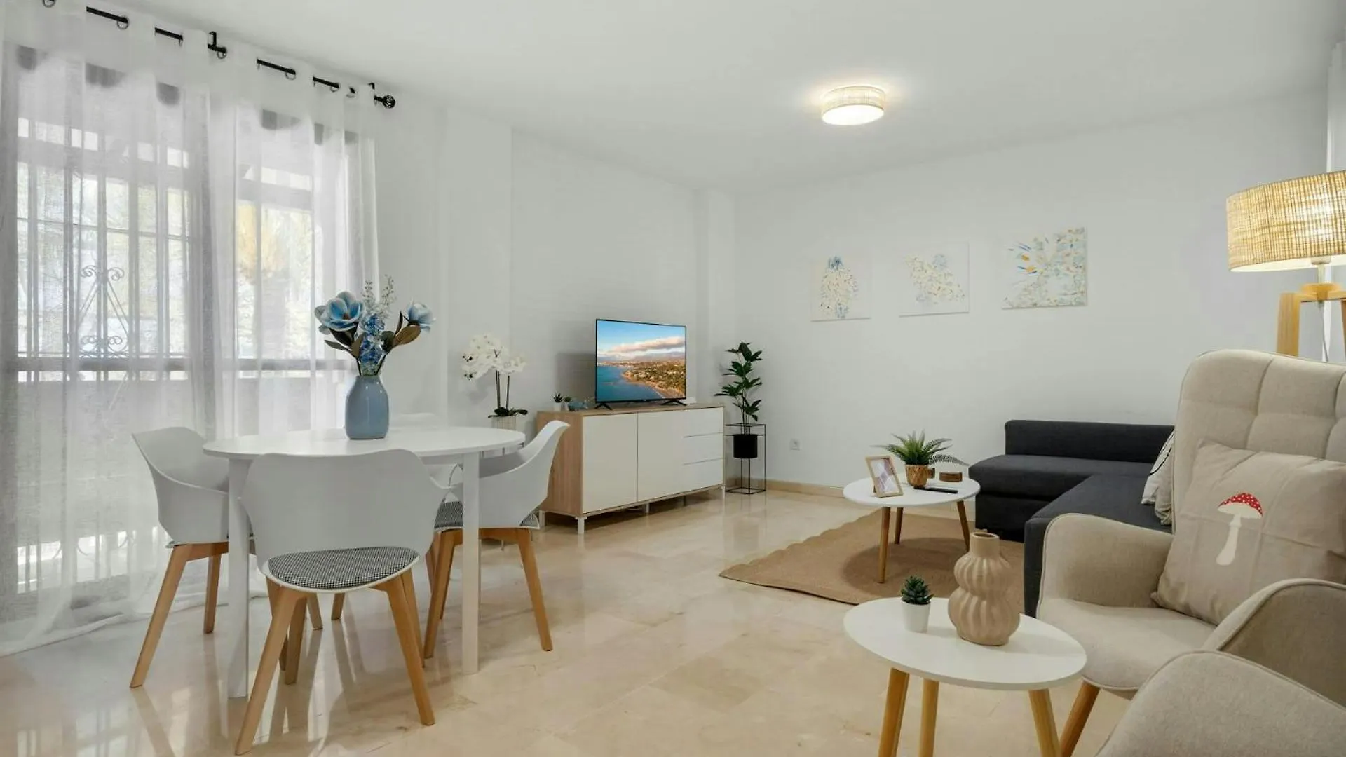 Encantador Piso Andaluz En Benalmádena