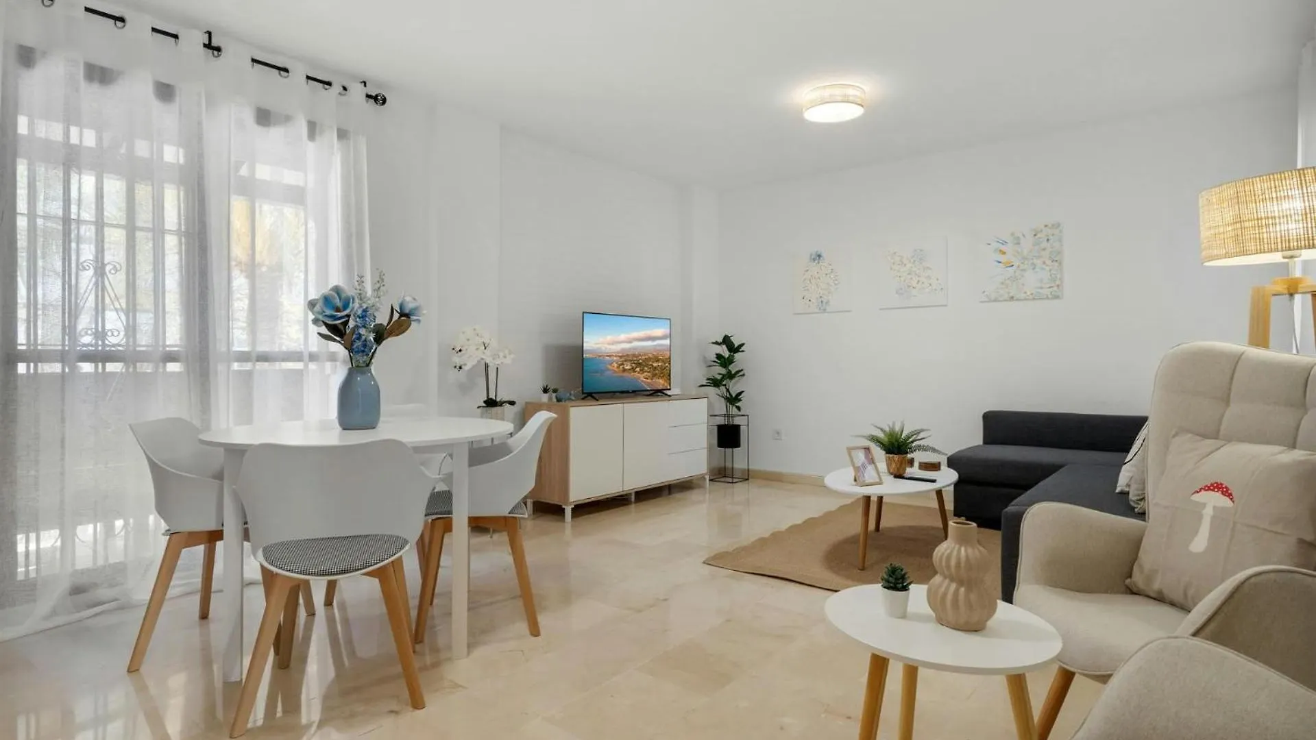 Encantador Piso Andaluz En Benalmádena